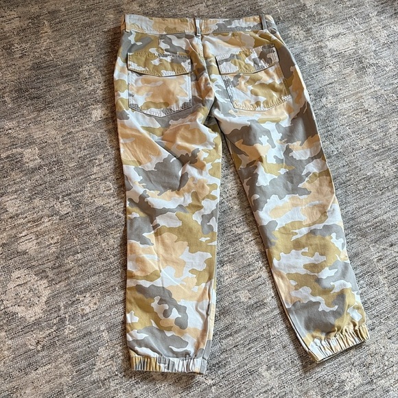 Citizens Of Humanity Camouflage Cargo Pants - Tan and Gray - size 29 - Picture 5 of 7